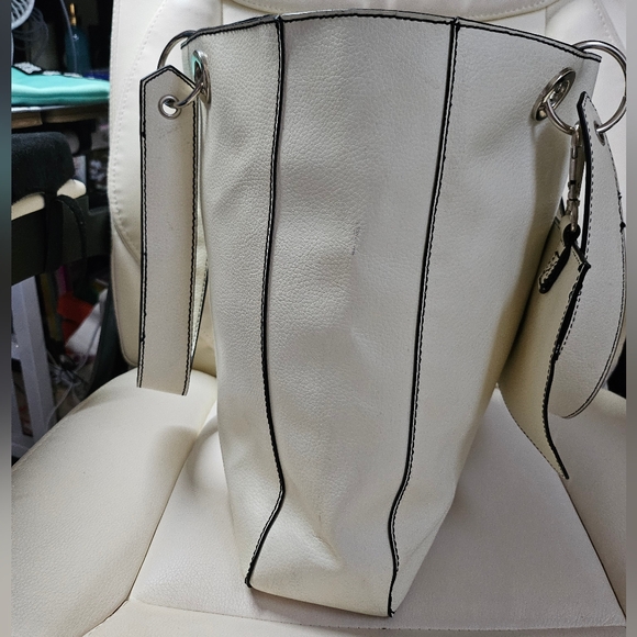 Bath & Body Works White Shoulder Bag with Detachable Clutch - Picture 4 of 11